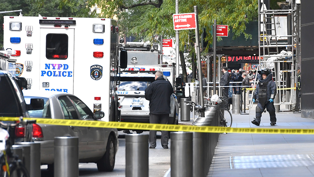 pipe bomb attacks, cnn building pipe bomb, new york city pipe bomb, bomb sent to cnn, cnn bomb squad