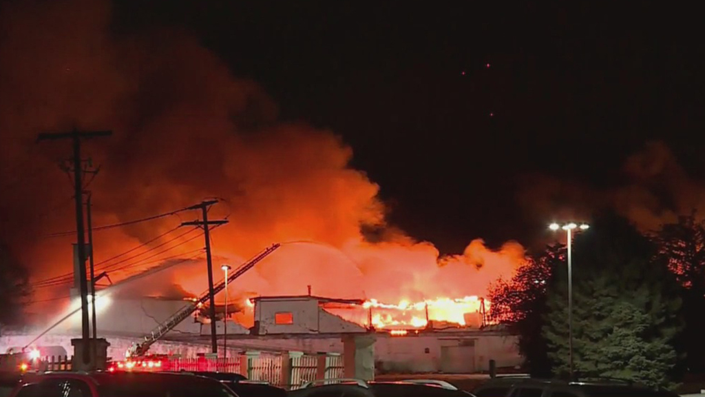 Raging Fire Destroys Former Skating Rink Near Wheeling Island Casino – CBS Pittsburgh