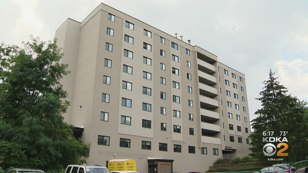 Residents At Parkside Manor In Brookline Say They Have No Air Conditioning – CBS Pittsburgh